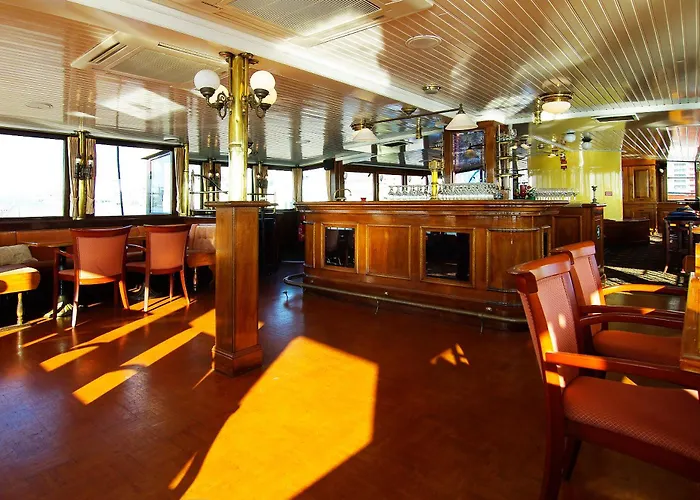 카피텐 안나 호텔 *