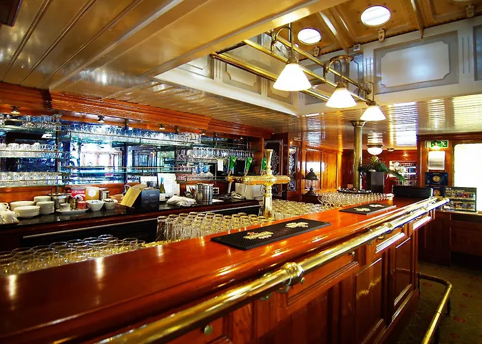 카피텐 안나 호텔 *